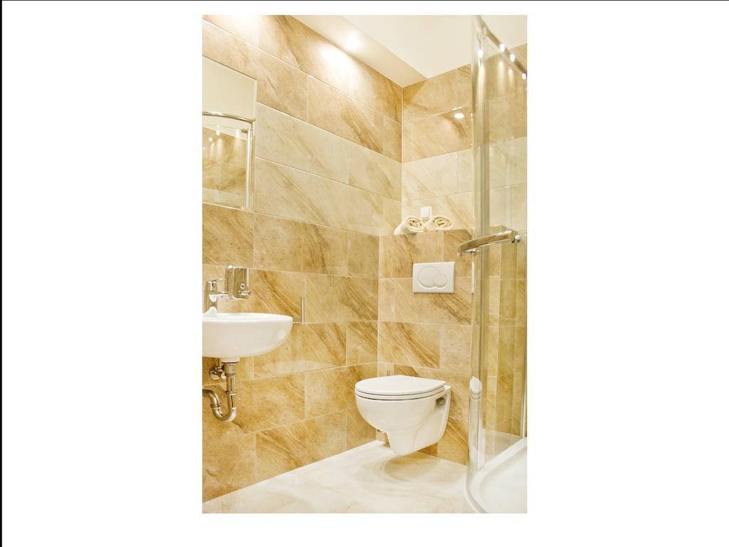 Five Stars Bed&Breakfast Βρότσλαβ Εξωτερικό φωτογραφία